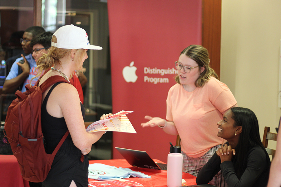 Students at Gaylord Involvement Fair, August 2022