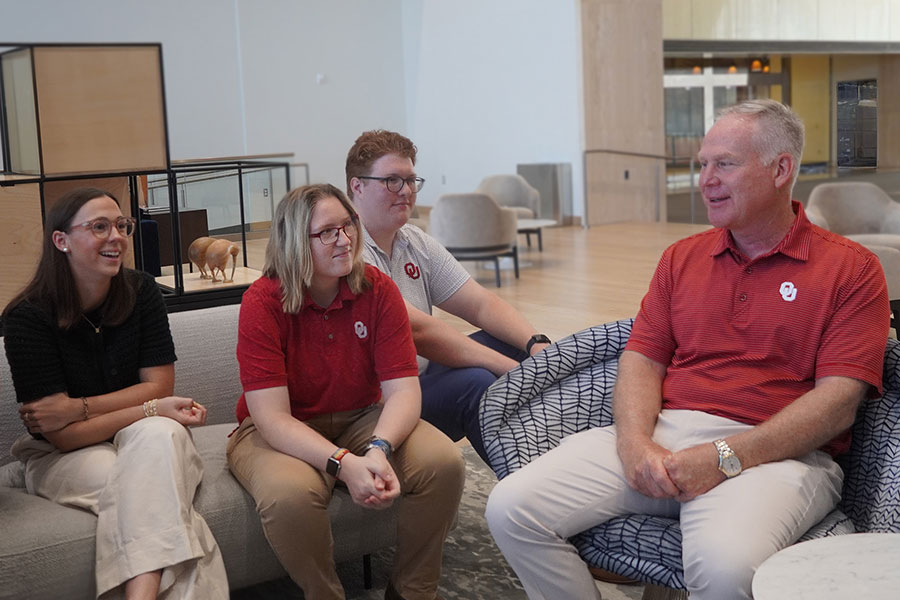 Alan Armstrong meets with University of Oklahoma summer interns.