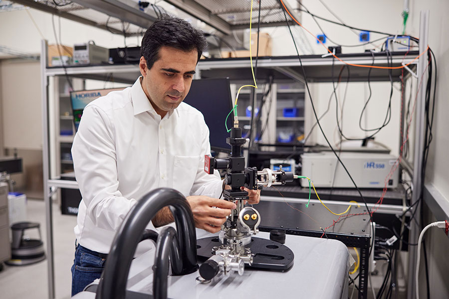 Alisa Javadi working in his laboratory. 