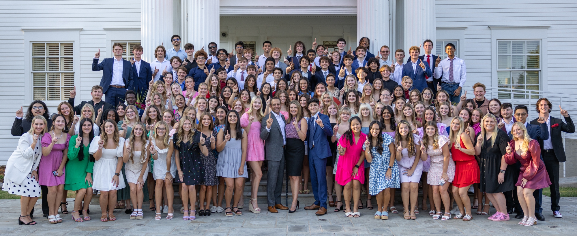 Picture of the 2023 PCS Class with President Harroz in front of Boyd House.